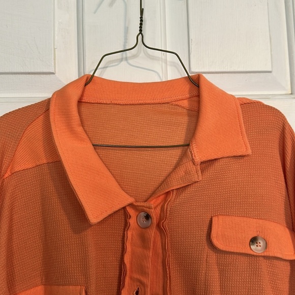 Women’s orange button down shirt size large - Picture 3 of 4